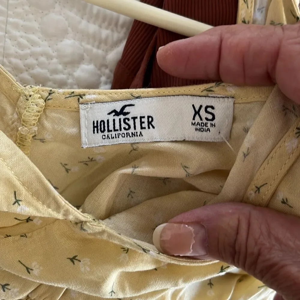 Hollister stylish yellow